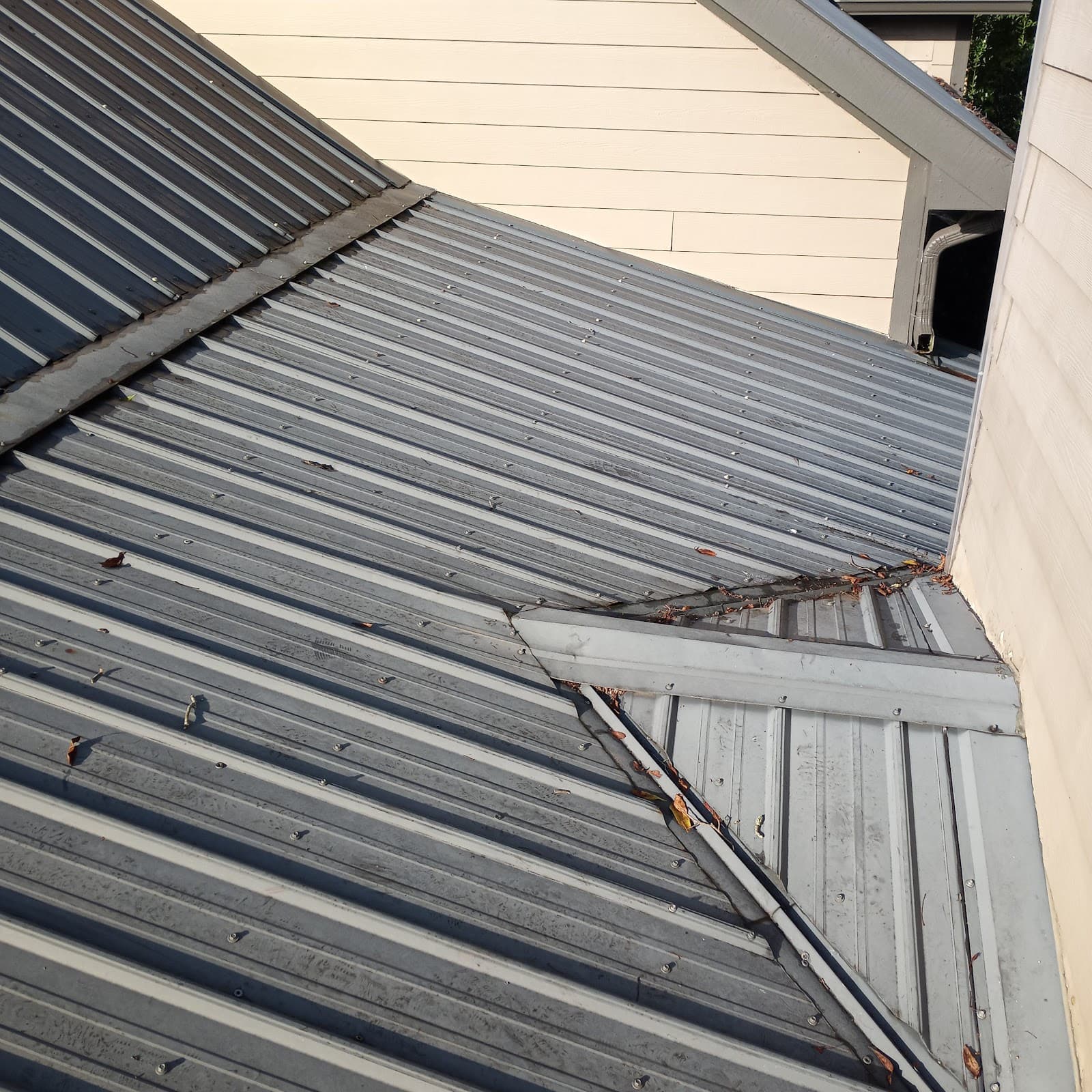 BJB Roofing, at work